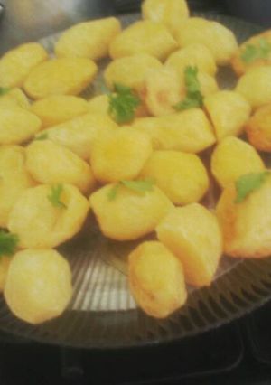 A picture of Deep fried potatoes.