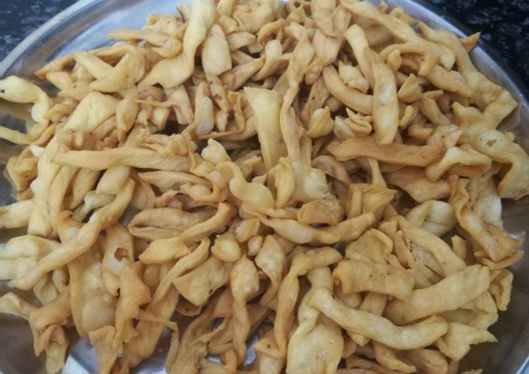 Step-by-Step Guide to Cook Perfect Namkeen Pare