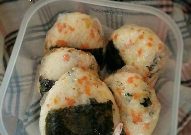 Vegetable Rice Balls (야채 주먹밥 - yachae jumokbap)