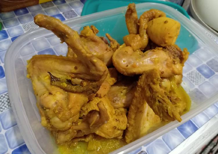 Cara Gampang Menyiapkan Ayam ungkep bumbu kuning, Bisa Manjain Lidah