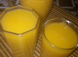 Una foto de Jugó especial de chirimoya plátano papaya
