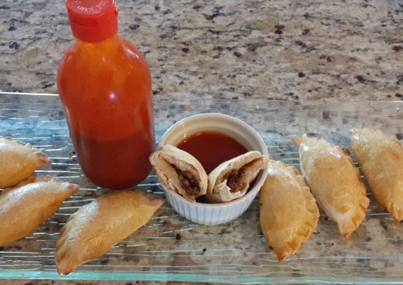 Empenada isi daging cincang/pastel oven