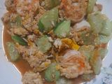 บวบผัดไข่ใส่กุ้ง