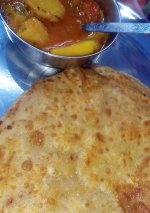 A picture of Aloo tamatar.