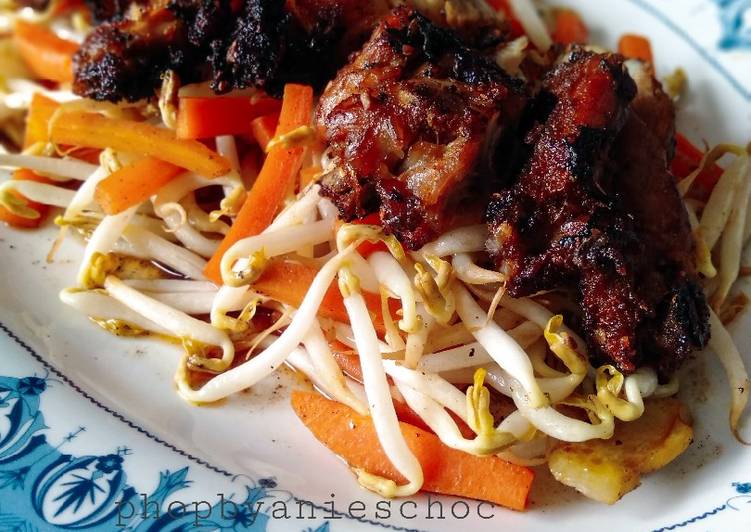 Ayam Goreng Taugeh