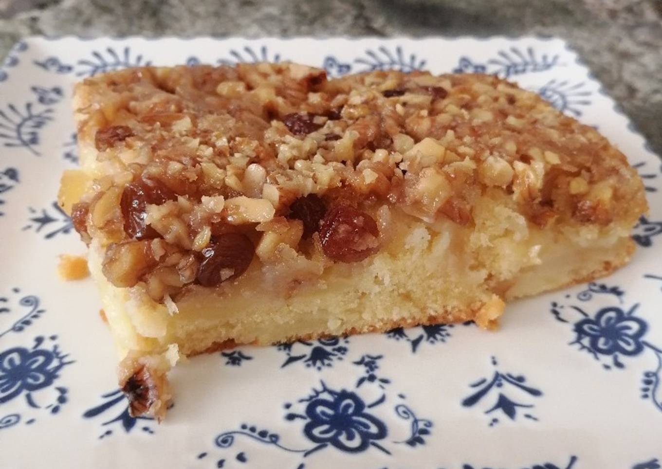 Bizcocho de manzana, nueces y pasas