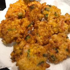 A picture of Corn Fritters aka Bakwan Jagung.
