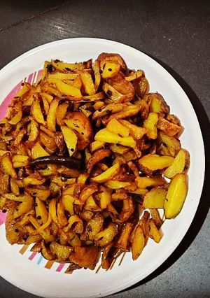आलू भुजिया (aloo bhujiya recipe in hindi) रेसिपी मुख्य फोटो
