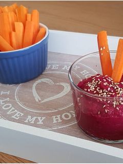 Une photo de Houmous de betterave