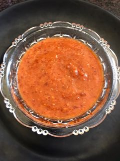 साबुत लाल मिर्च की चटनी (Sabut lal mirch ki chutney recipe in Hindi) रेसिपी मुख्य फोटो