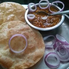 A picture of Sama rice,wheat atta ki poori with white matar.
