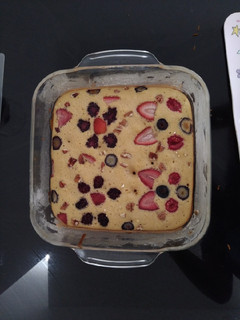 Una foto de Pan de jengibre y frutos rojos