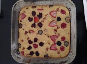 Una foto de Pan de jengibre y frutos rojos