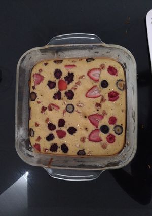 Una foto de Pan de jengibre y frutos rojos