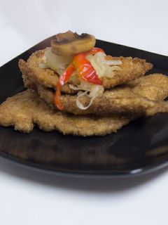 Una foto de Pechuga de pollo a la milanesa (empanada)