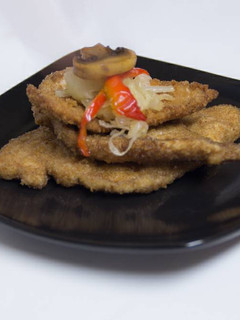 Una foto de Pechuga de pollo a la milanesa (empanada)