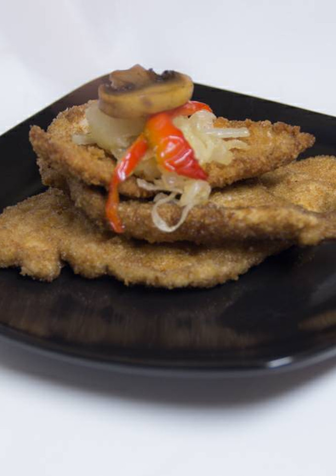 Una foto de Pechuga de pollo a la milanesa (empanada)