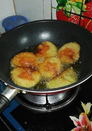 A picture of Fried Bánh Tét (Post-Tet Treat).