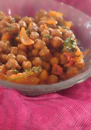 ચણા મસાલા (Chana Masala Recipe In Gujarati) રેસીપી મુખ્ય ફોટો