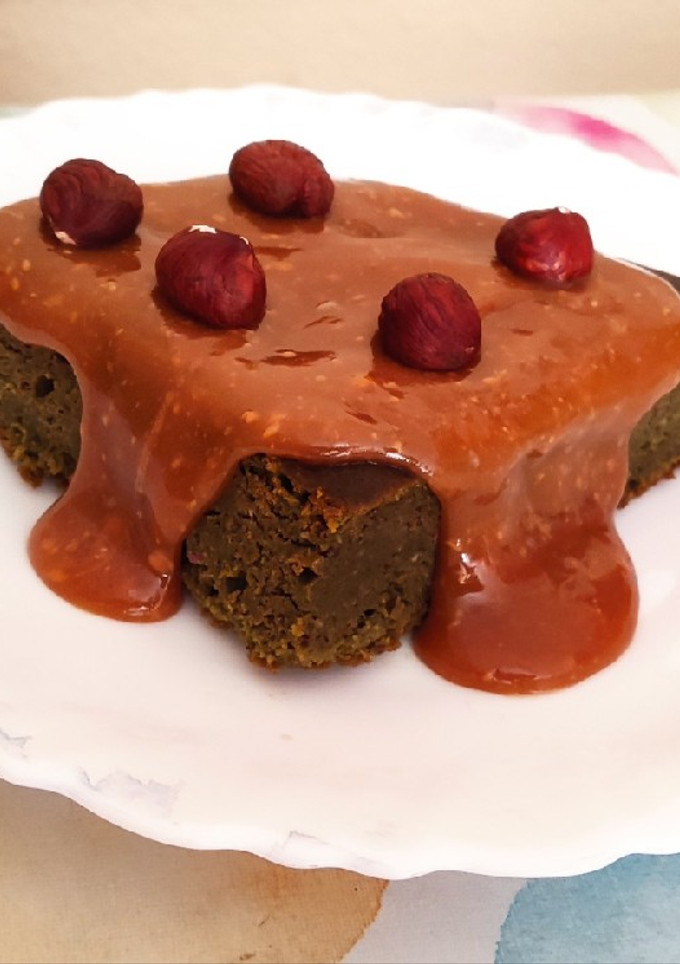 Una foto de Bizcocho proteico sin azúcar de Té Matcha y avellanas