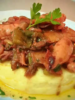 Una foto de Chipirones con ajetes y pimiento verde