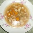 Sopa ligera con vegetales y pasta