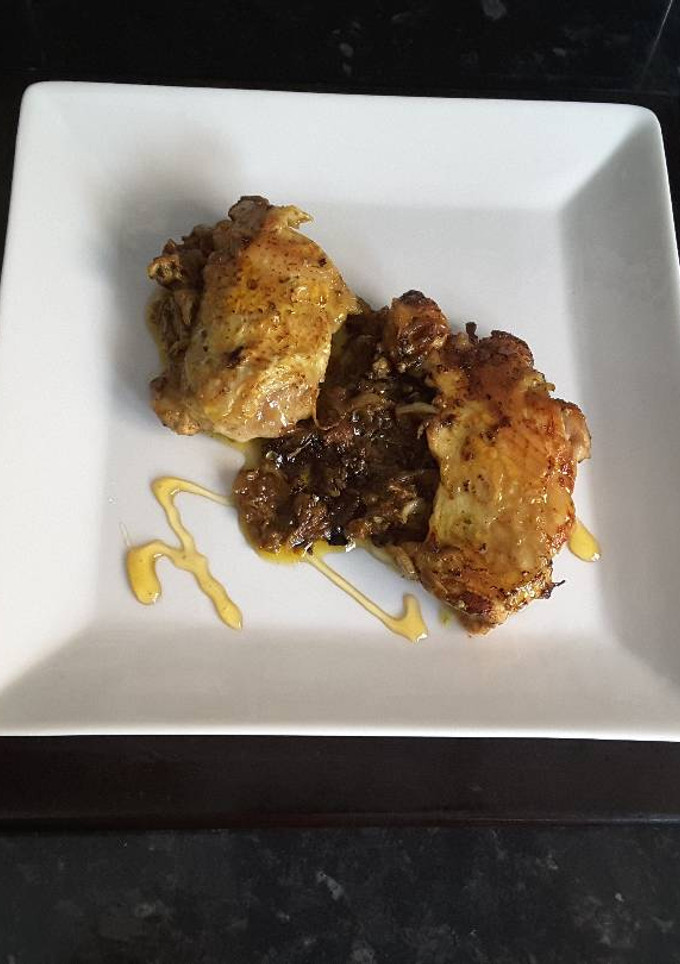 Una foto de Pollo encebollado a la miel y mostaza