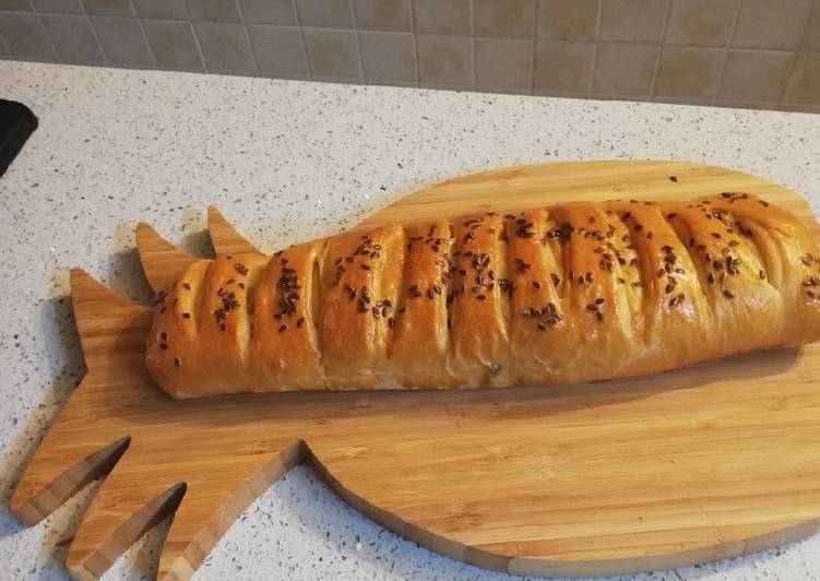 Steps to Make Fatto in casa super veloce Strudel salato con cipolle e tonno