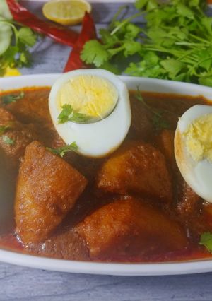 तीखा आलू अंडा कोरमा (Teekha aloo anda korma recipe in hindi) रेसिपी मुख्य फोटो