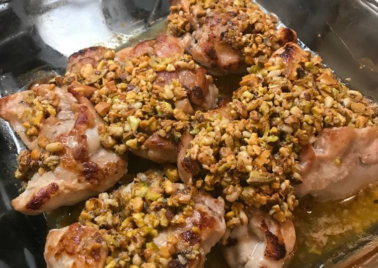 Sovracosce di pollo con "pesto" di pistacchi