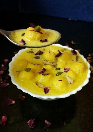 A picture of Angoori Rasmalai.