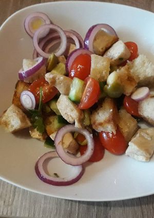 Csirkemelles kenyérsaláta recept fotója