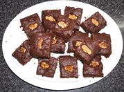 A picture of walnuts and raisins