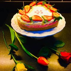 A picture of Strawberry cheese cake 🍰.