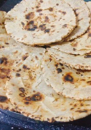 भाखरी (Bhakri recipe in Hindi) रेसिपी मुख्य फोटो