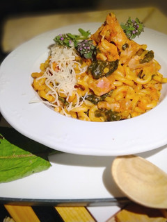 Una foto de Fideos con Carne y Espinacas en Olla GM
