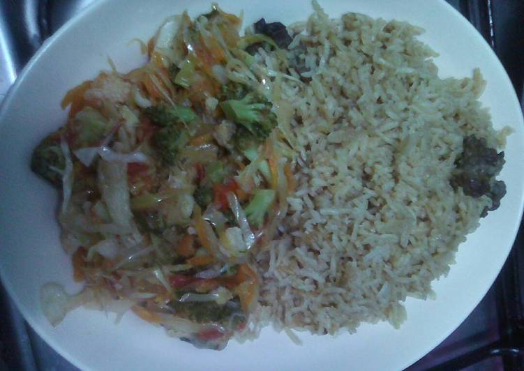 Pilau rice with mixed vegetables