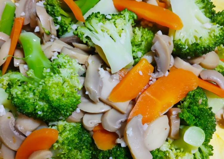 Langkah Mudah untuk Menyiapkan Tumis brokoli simpel Anti Gagal