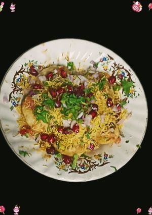 A picture of Chana Puri Chat.