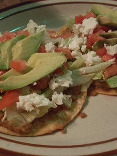 Una foto de Tostada de frijol 🇲🇽