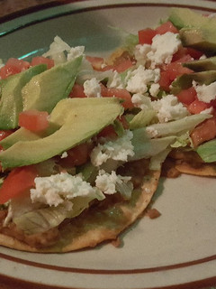 Una foto de Tostada de frijol 🇲🇽
