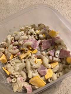 Una foto de Pasta de codos con jamón y queso