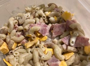 Una foto de Pasta de codos con jamón y queso