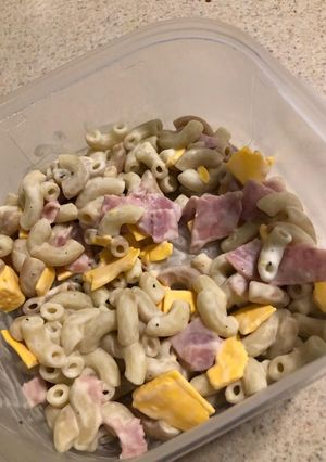 Una foto de Pasta de codos con jamón y queso