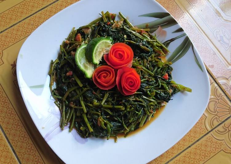 Tumis Plecing Kangkung