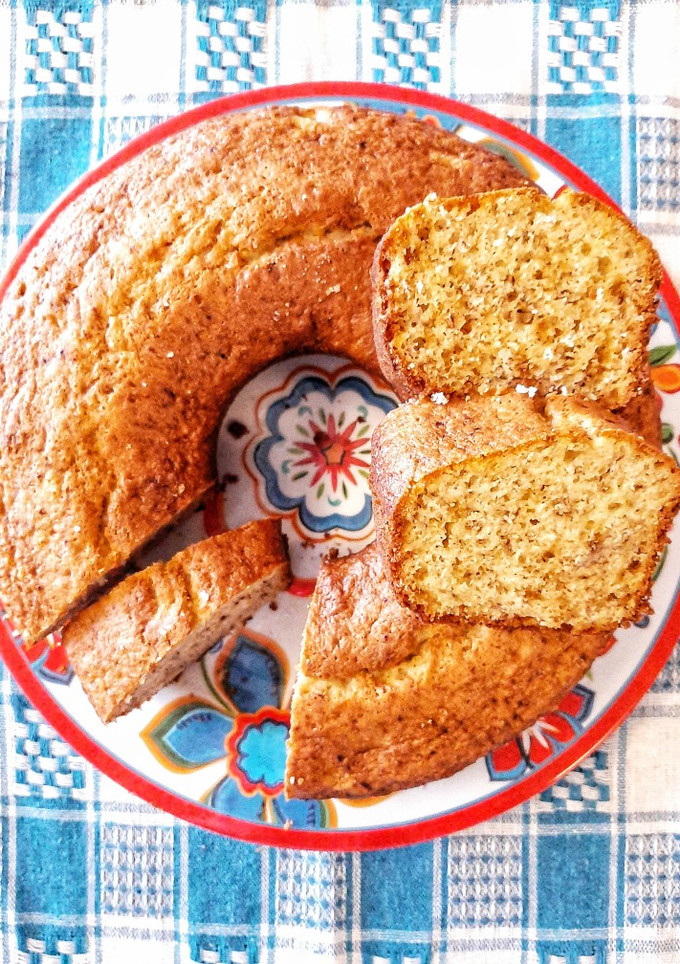 Una foto de Torta esponjosa de banana "Fácil y rápida"