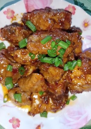 Hình của món Sườn ram hệ tổng hợp công thức của các bếp.