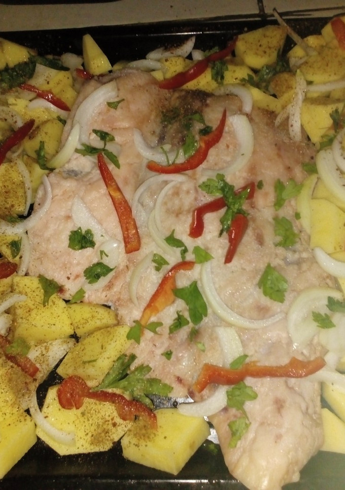 Una foto de Carne al horno con papas y verduras