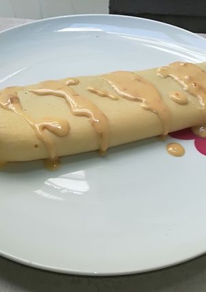 Una foto de Crepes de setas y cebolla caramelizadas con salsa de parmesano