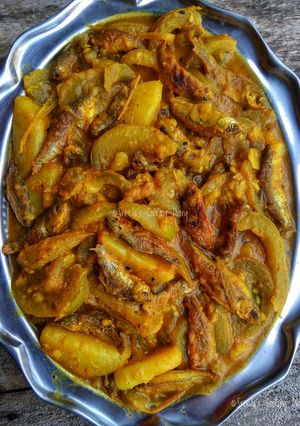 চুনো মাছ দিয়ে কাঁচা টমেটো (chuno mach diye kancha tomato recipe in Bengali) রেসিপির প্রধান ছবি